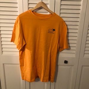 Men’s Medium Vineyard Vines tee